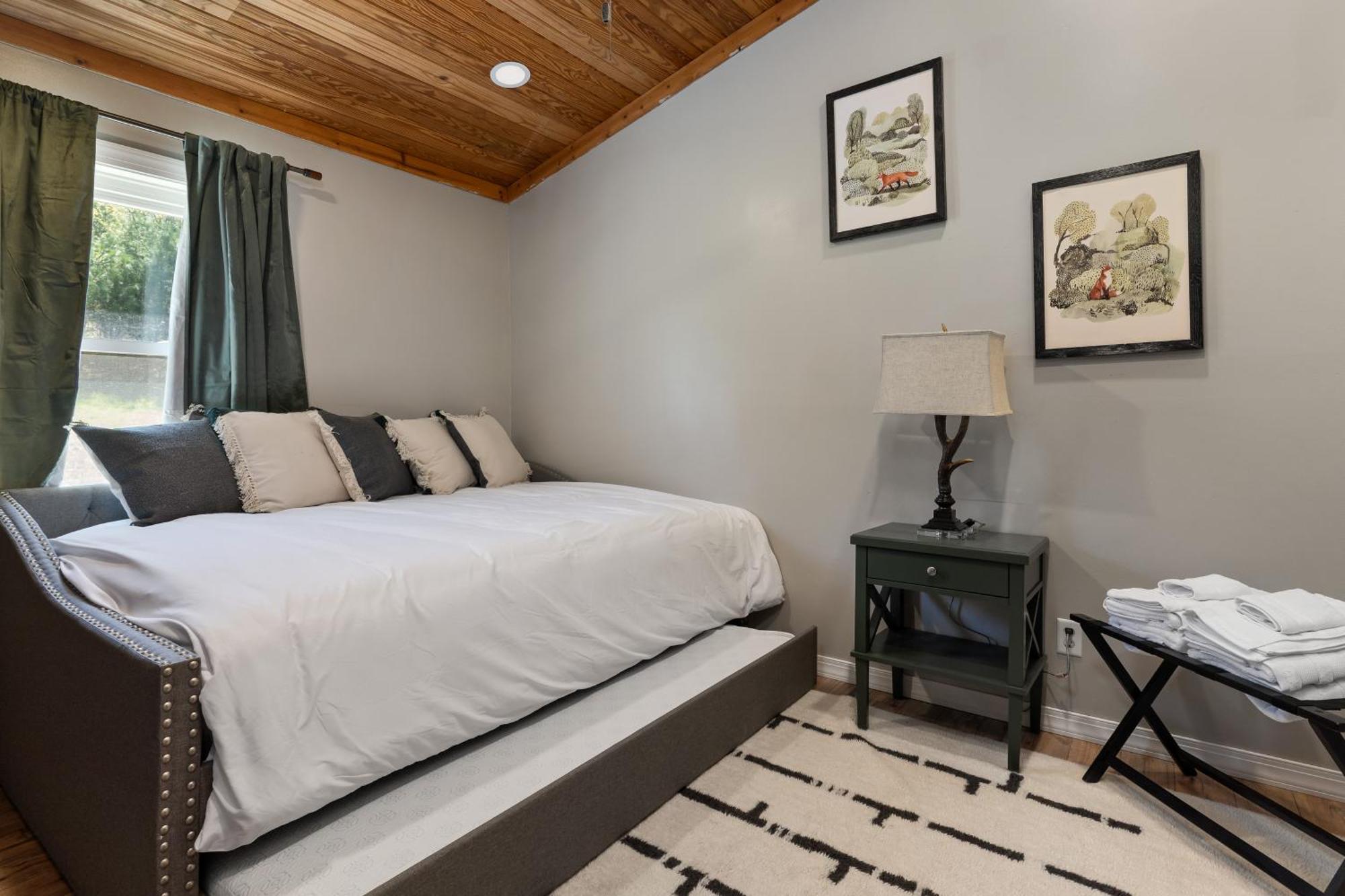Spacious Cabin Near Hocking Hills And Caves With Hot Tub And Firepit Laurelville Bagian luar foto