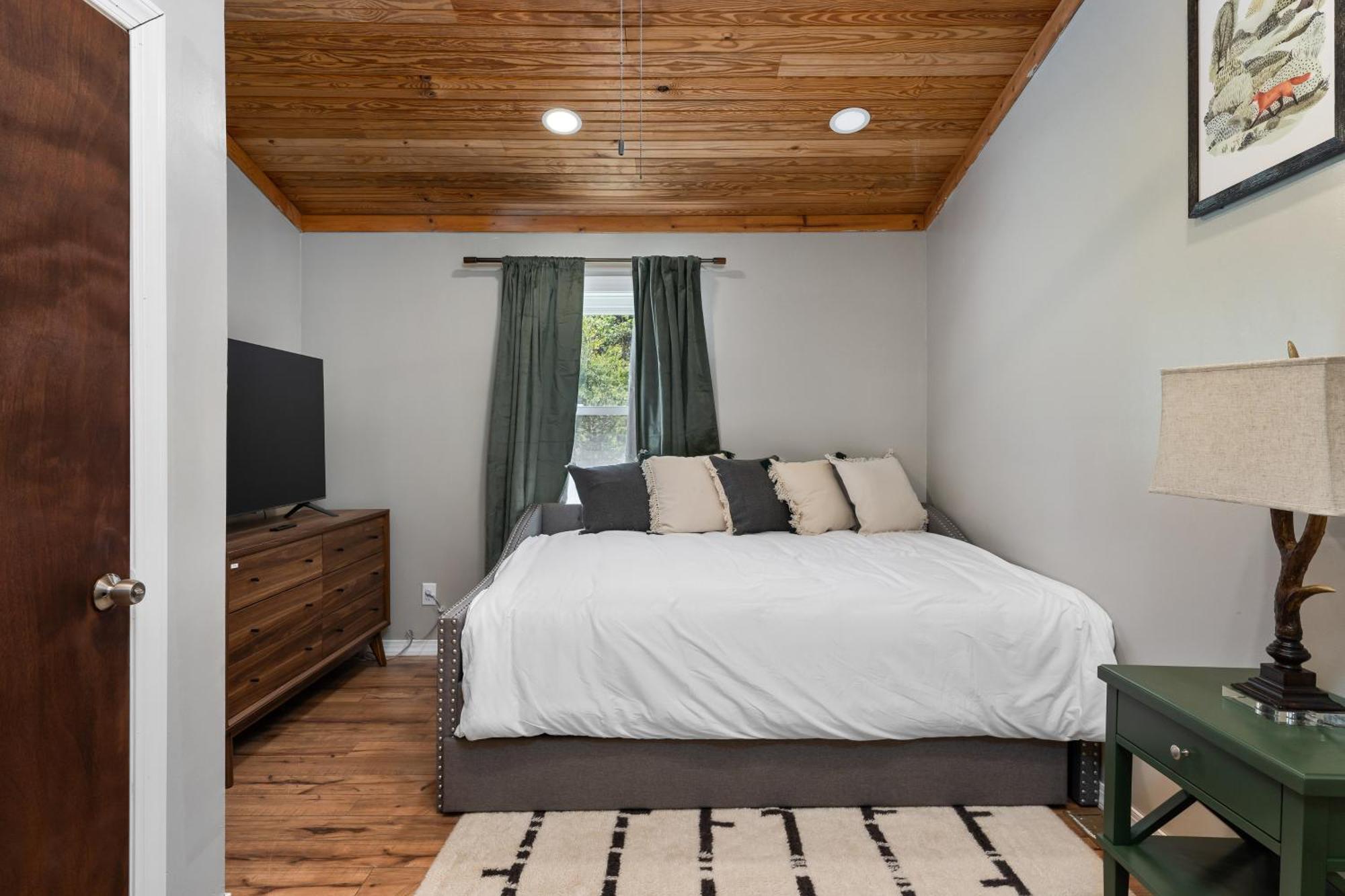 Spacious Cabin Near Hocking Hills And Caves With Hot Tub And Firepit Laurelville Bagian luar foto