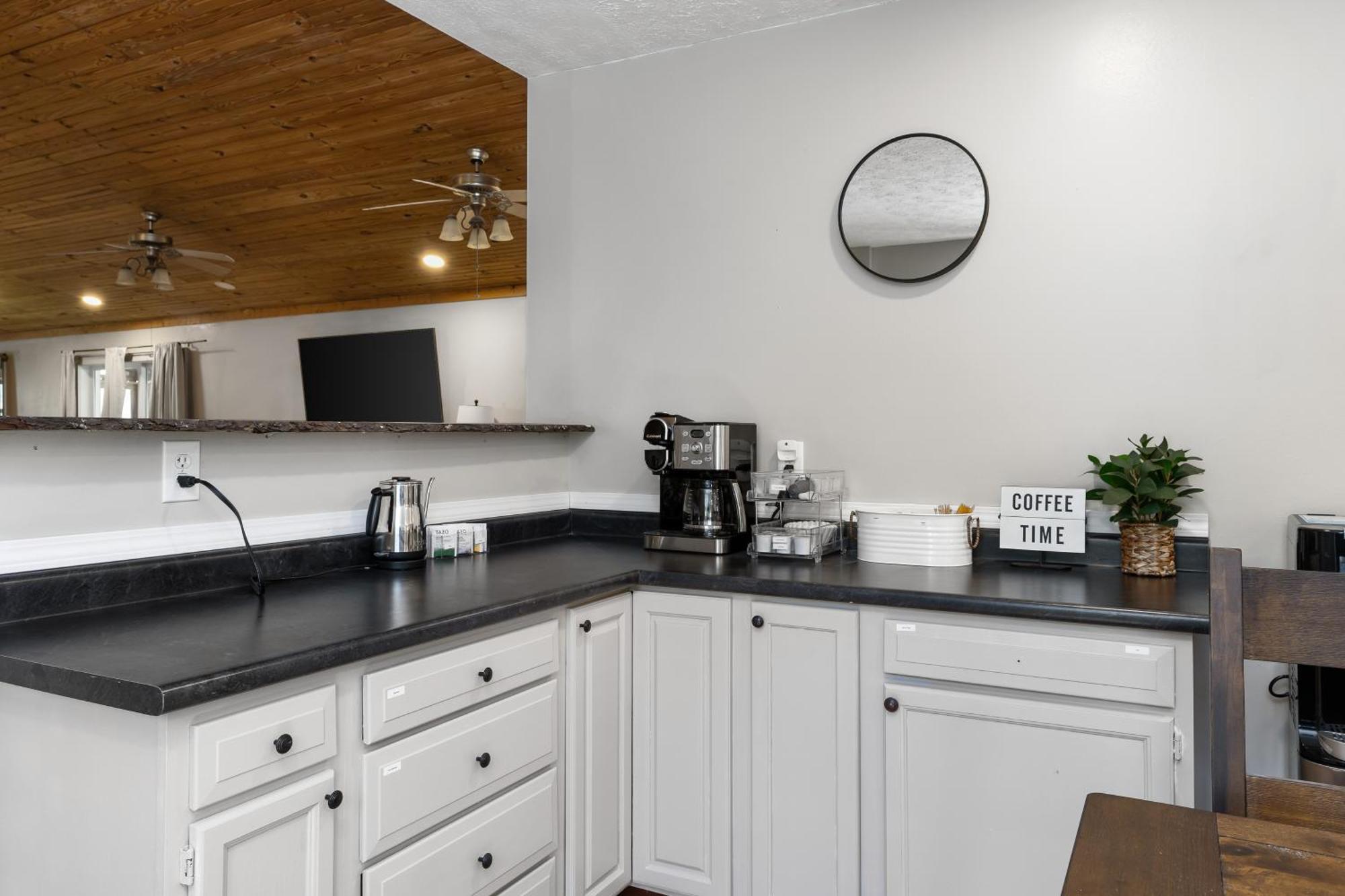 Spacious Cabin Near Hocking Hills And Caves With Hot Tub And Firepit Laurelville Bagian luar foto