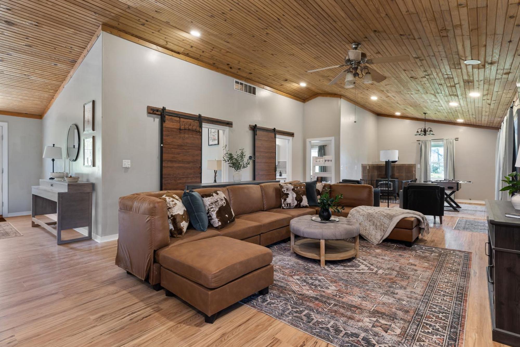 Spacious Cabin Near Hocking Hills And Caves With Hot Tub And Firepit Laurelville Bagian luar foto