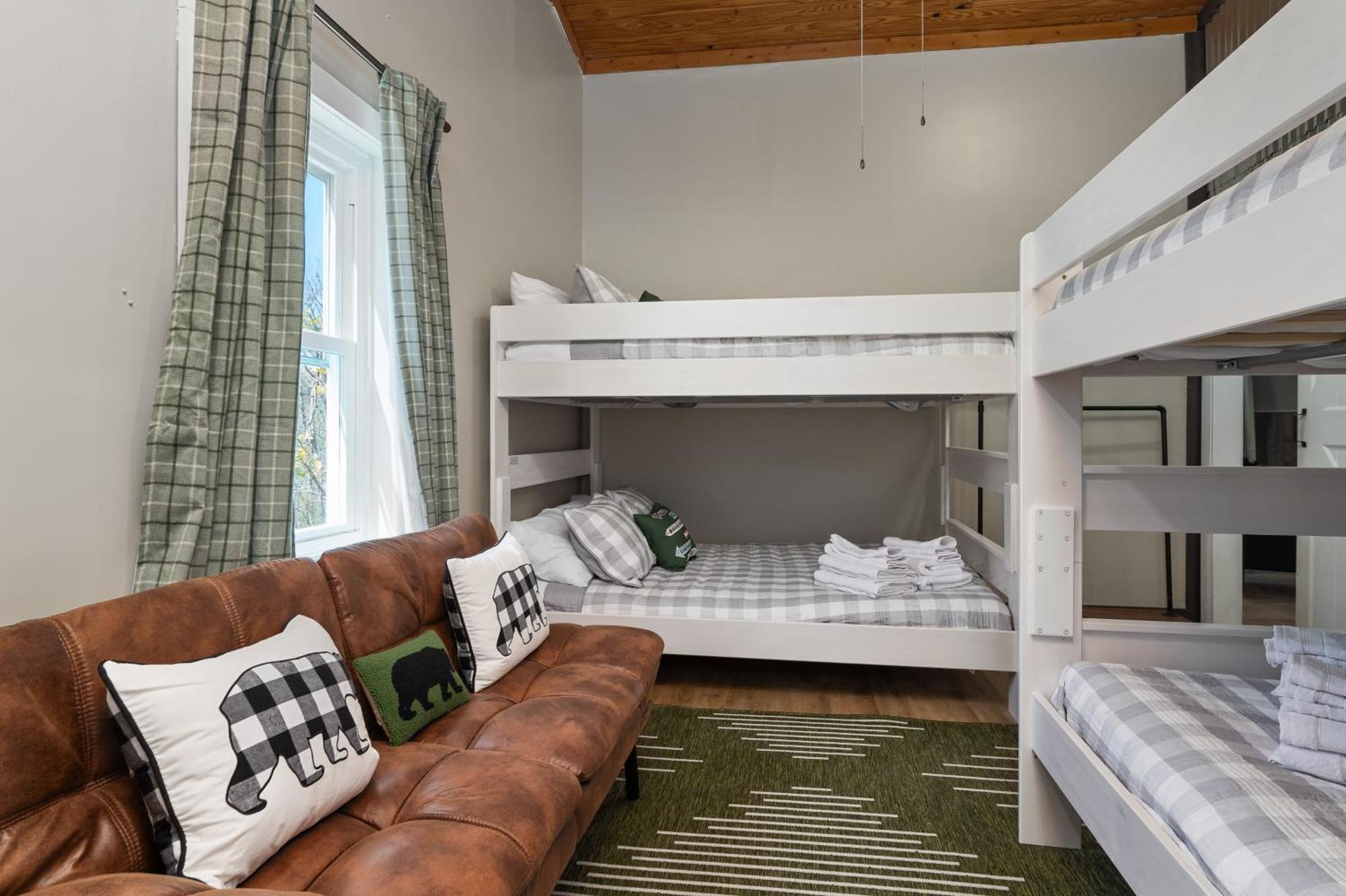 Spacious Cabin Near Hocking Hills And Caves With Hot Tub And Firepit Laurelville Bagian luar foto
