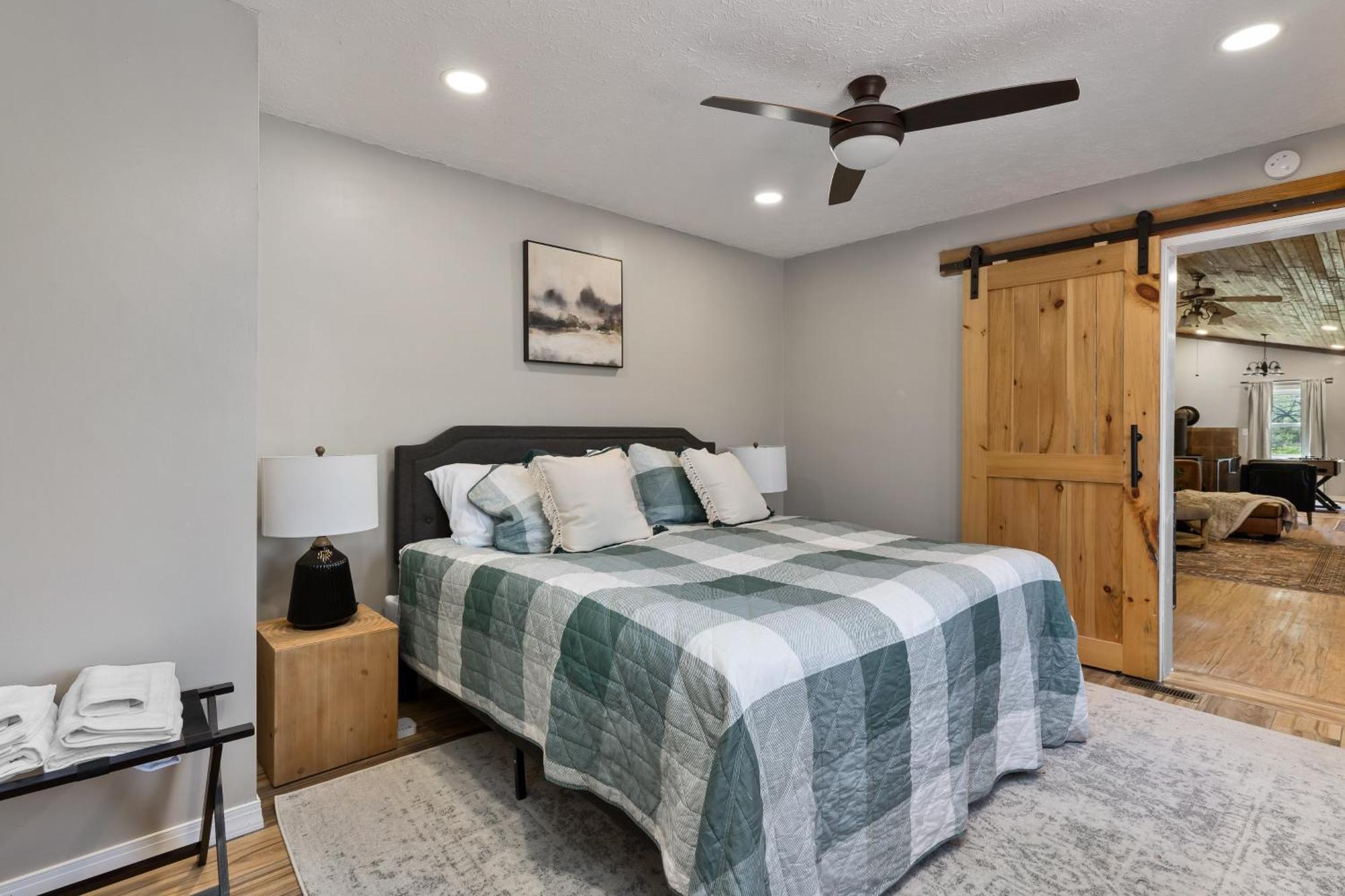 Spacious Cabin Near Hocking Hills And Caves With Hot Tub And Firepit Laurelville Bagian luar foto