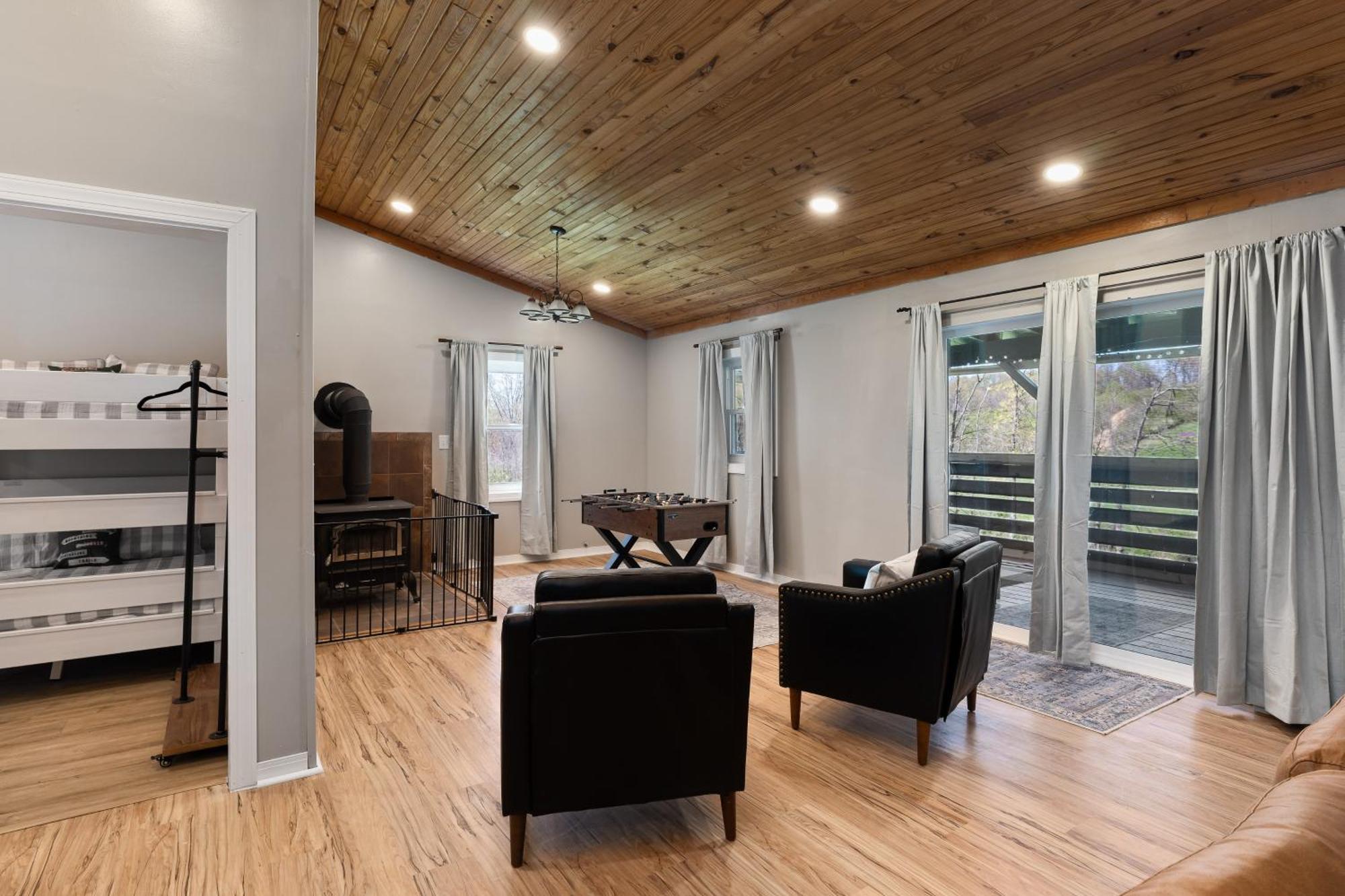 Spacious Cabin Near Hocking Hills And Caves With Hot Tub And Firepit Laurelville Bagian luar foto