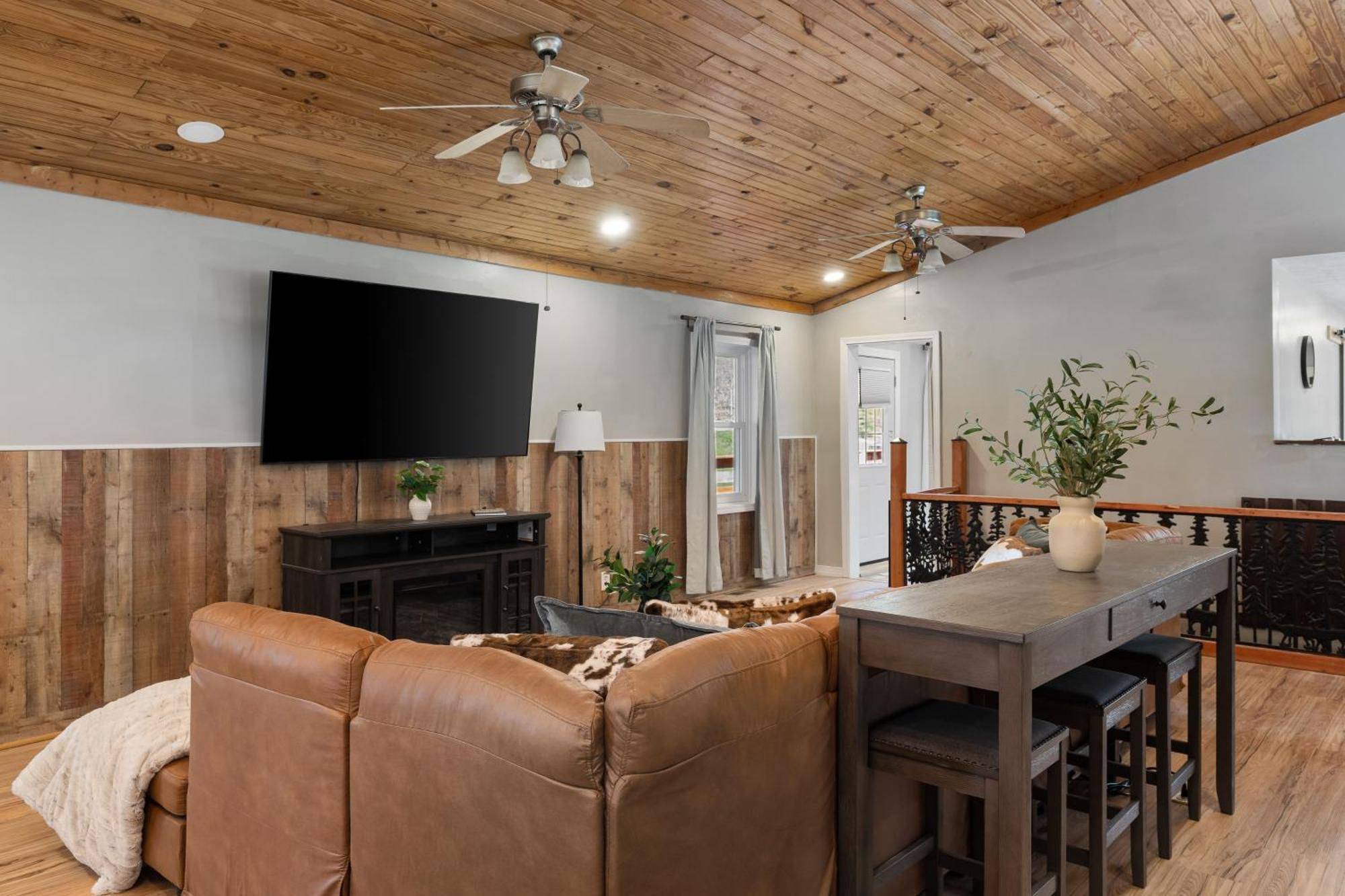 Spacious Cabin Near Hocking Hills And Caves With Hot Tub And Firepit Laurelville Bagian luar foto