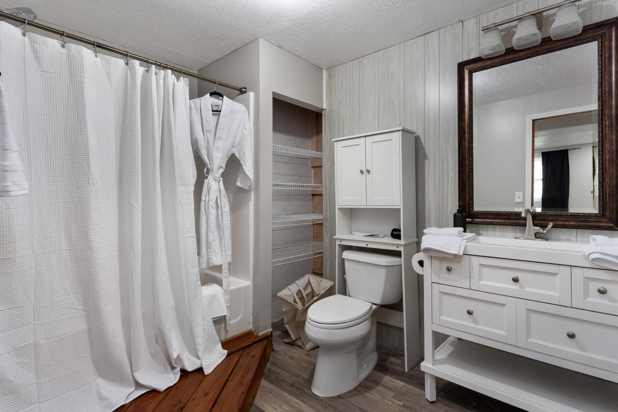 Spacious Cabin Near Hocking Hills And Caves With Hot Tub And Firepit Laurelville Bagian luar foto
