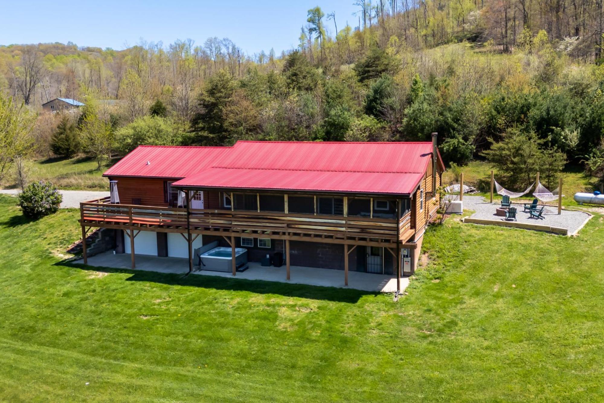 Spacious Cabin Near Hocking Hills And Caves With Hot Tub And Firepit Laurelville Bagian luar foto